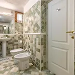 Con Piscina E Giardino 빌라