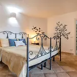 Con Piscina E Giardino * Cala Bitta