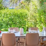 Con Piscina E Giardino 빌라 *
