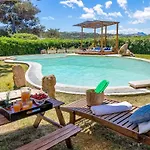 Con Piscina E Giardino 빌라