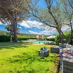 Con Piscina E Giardino *