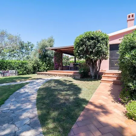 Con Piscina E Giardino 빌라 *