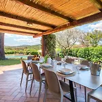 Villa Con Piscina E Giardino *