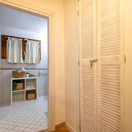 Con Piscina E Giardino Villa