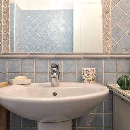 Con Piscina E Giardino Villa *