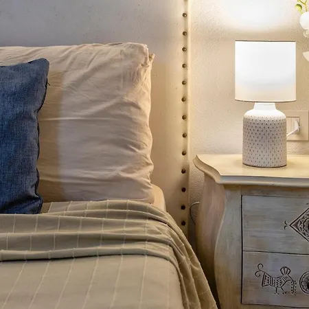 Con Piscina E Giardino *