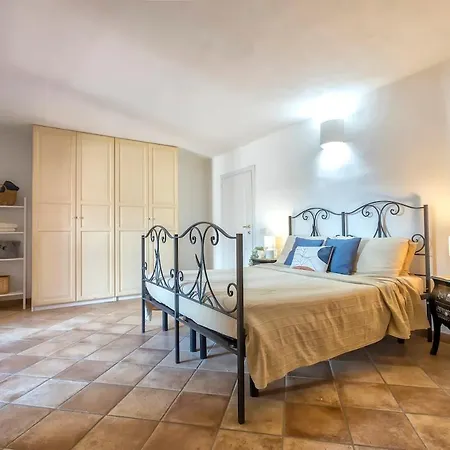 Villa Con Piscina E Giardino