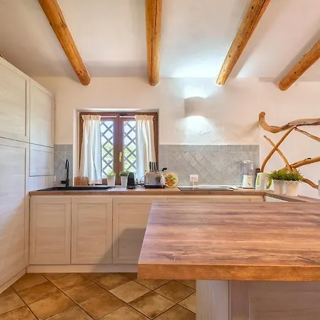 Con Piscina E Giardino * Cala Bitta