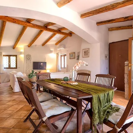 Con Piscina E Giardino Villa