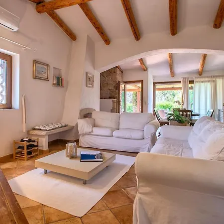 Con Piscina E Giardino Cala Bitta