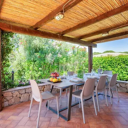 Con Piscina E Giardino Villa