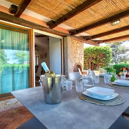 Con Piscina E Giardino *