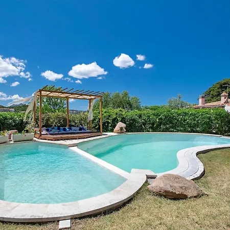 Villa Con Piscina E Giardino