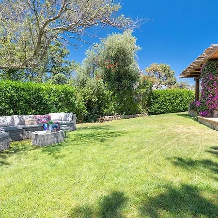 Con Piscina E Giardino *