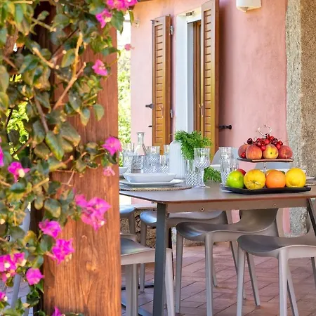 Con Piscina E Giardino * Cala Bitta