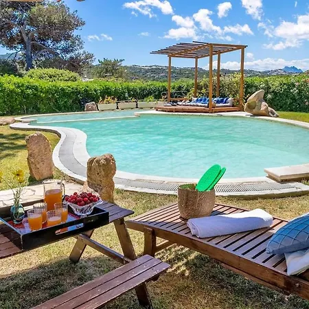 Con Piscina E Giardino Villa