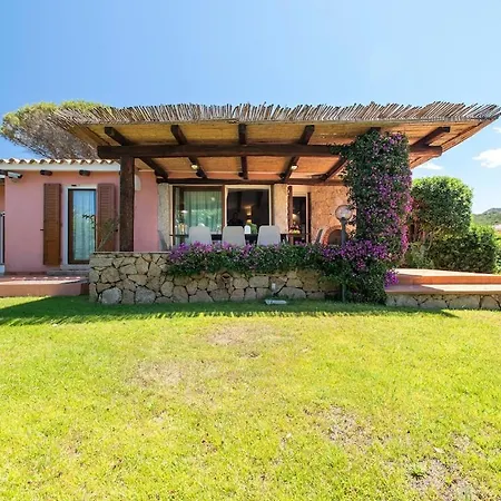 Con Piscina E Giardino *