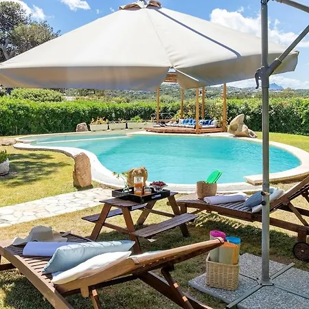 Con Piscina E Giardino Villa