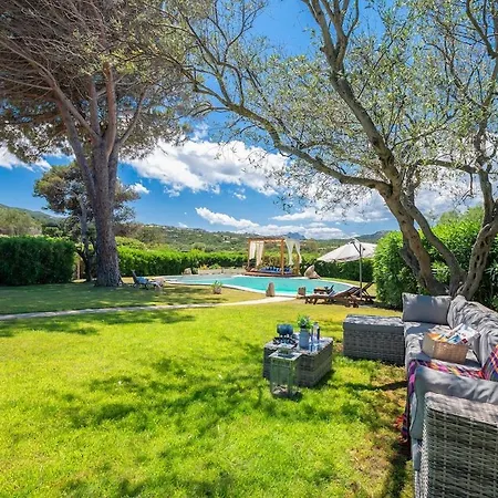 Con Piscina E Giardino *