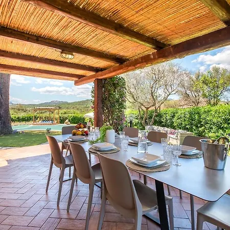 Villa Con Piscina E Giardino *